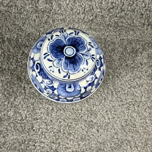 Ginger Jar Blue White Delft DP Pottery 13 B.W. Hand Painted Floral Vase with Lid - Picture 14 of 16